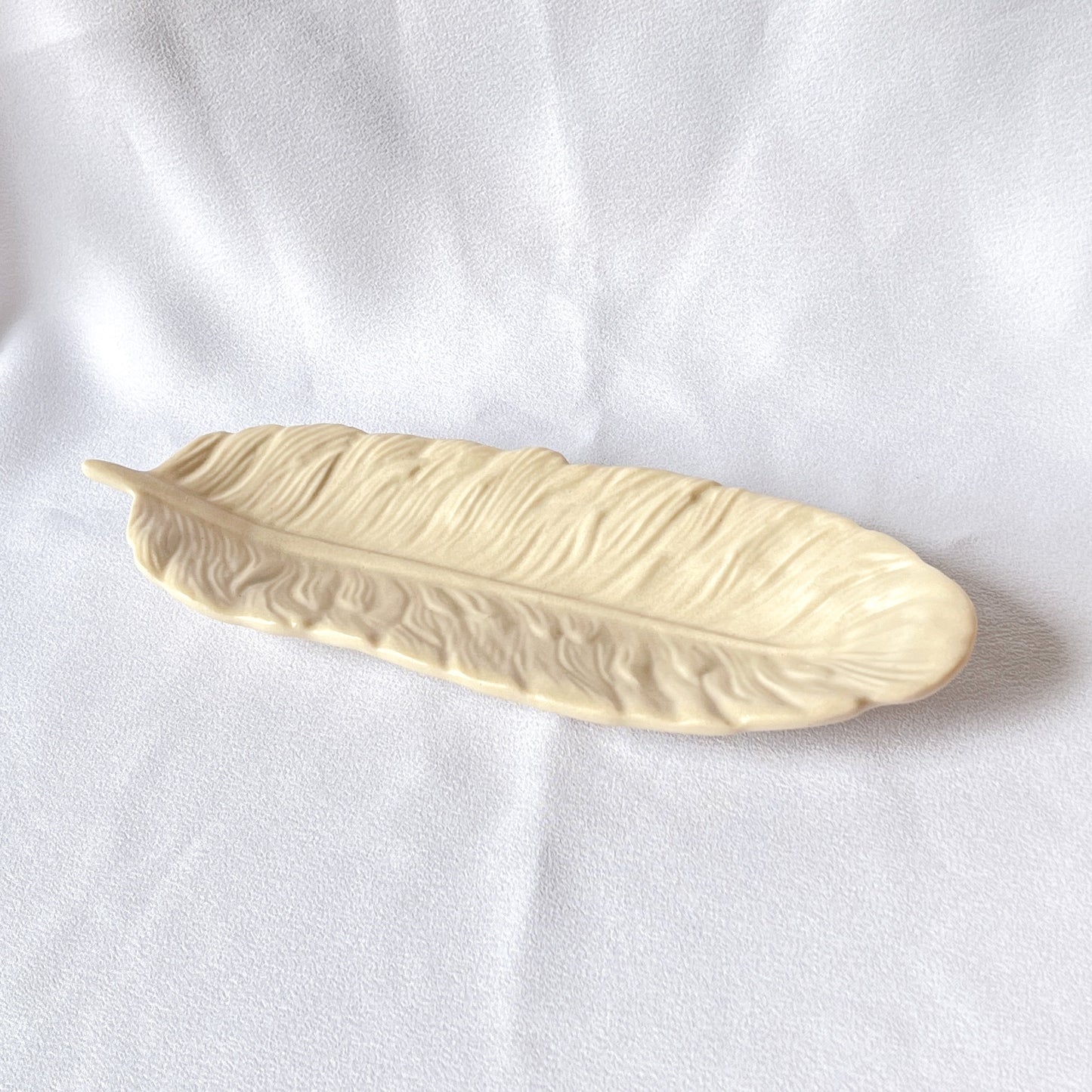 Feather dish