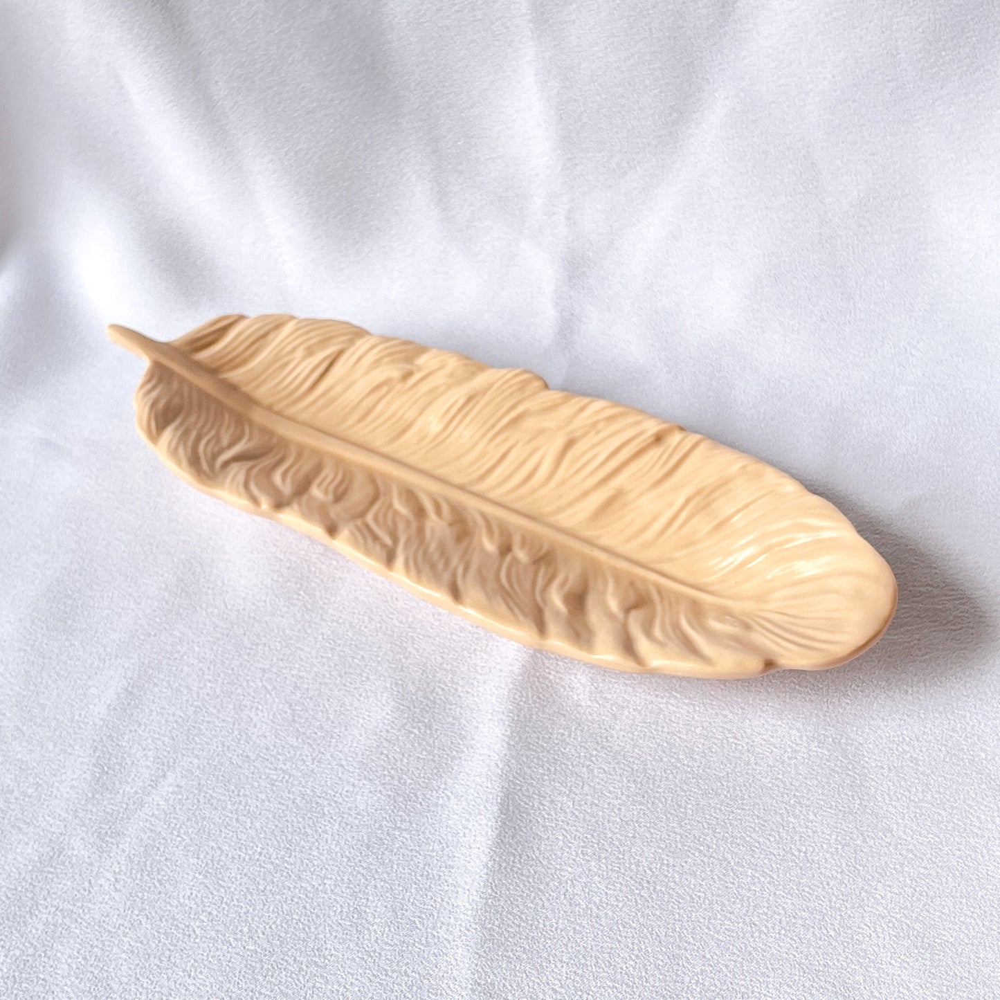 Feather dish