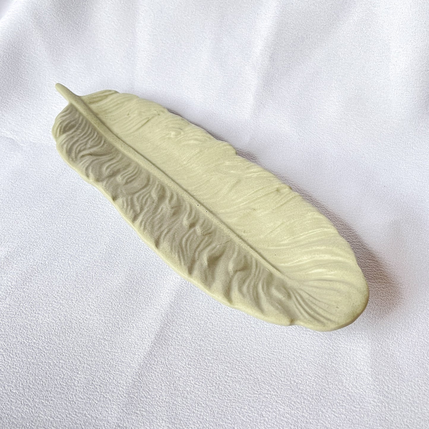 Feather dish